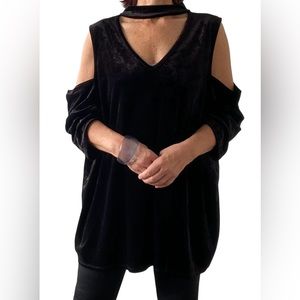 Black velvet top, choker style neck, cold shoulder, Size 4X feminine relaxed fit